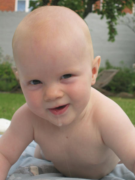 Mikkel i haven0011